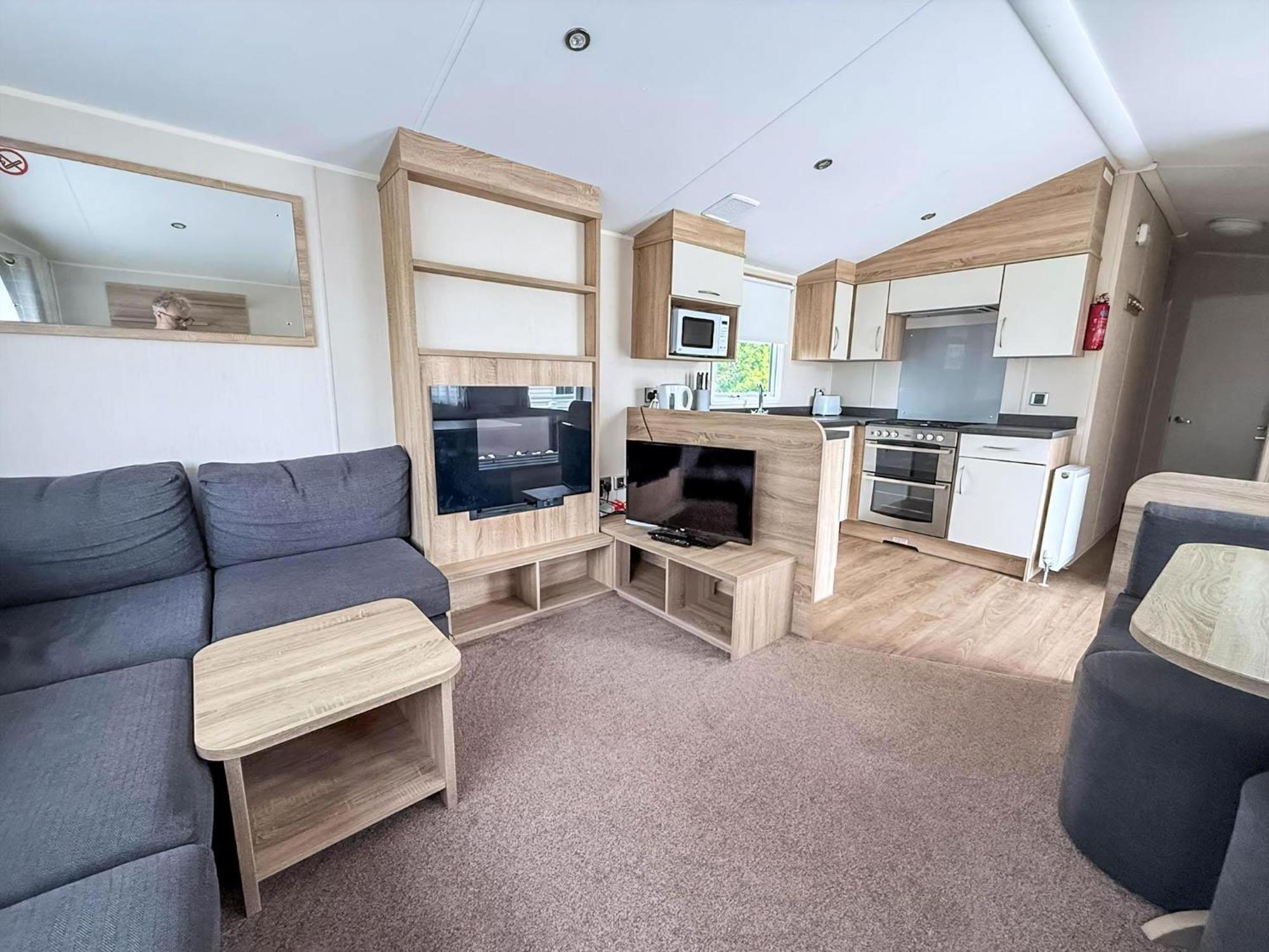 Lovely Caravan With Decking And Outside Furniture At Broadland Sands Ref 20113Bs Hopton on Sea Exterior foto